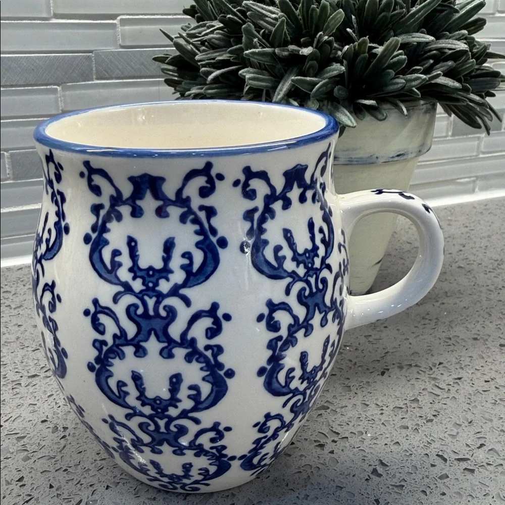Sur la Table White Ceramic Mug with blue Filigree Pattern
